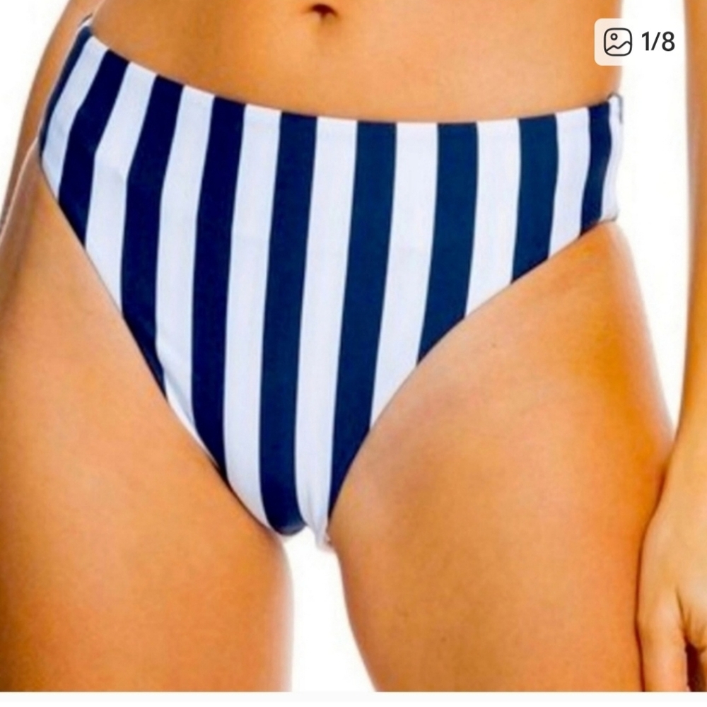 Bundle of Swim, Shorts and Top Size Medium - Picture 6 of 8
